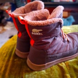 Kids Sorel boots size 1, plum color